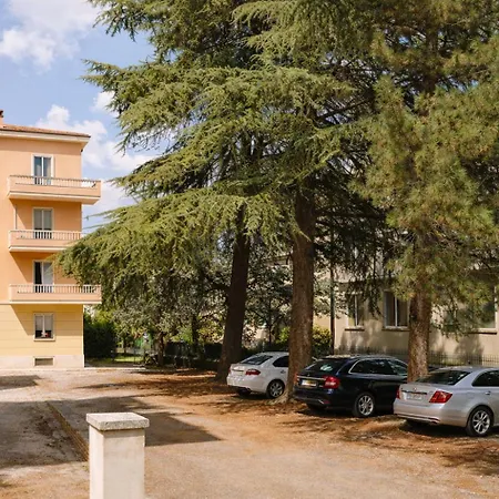B&B La Littorina - Parcheggio Privato Frühstückspension Foligno